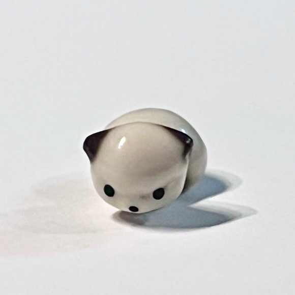 VINTAGE 70’s Mini Bug House White and Brown Cat/Kitten Laying Figurine, 1" NEW - Picture 5 of 8